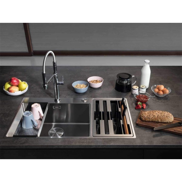 Virtuves izlietne FRANKE BOX CENTRE 86x51 cm ar piederumiem, BWX 220-54-27A Virtuves izlietne FRANKE BOX CENTRE 86x51 cm ar piederumiem, BWX 220-54-27A